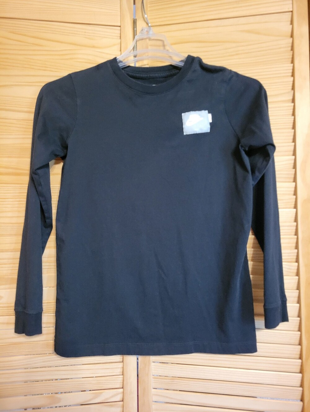 The Nike Tee big kids size XL Black long sleeve